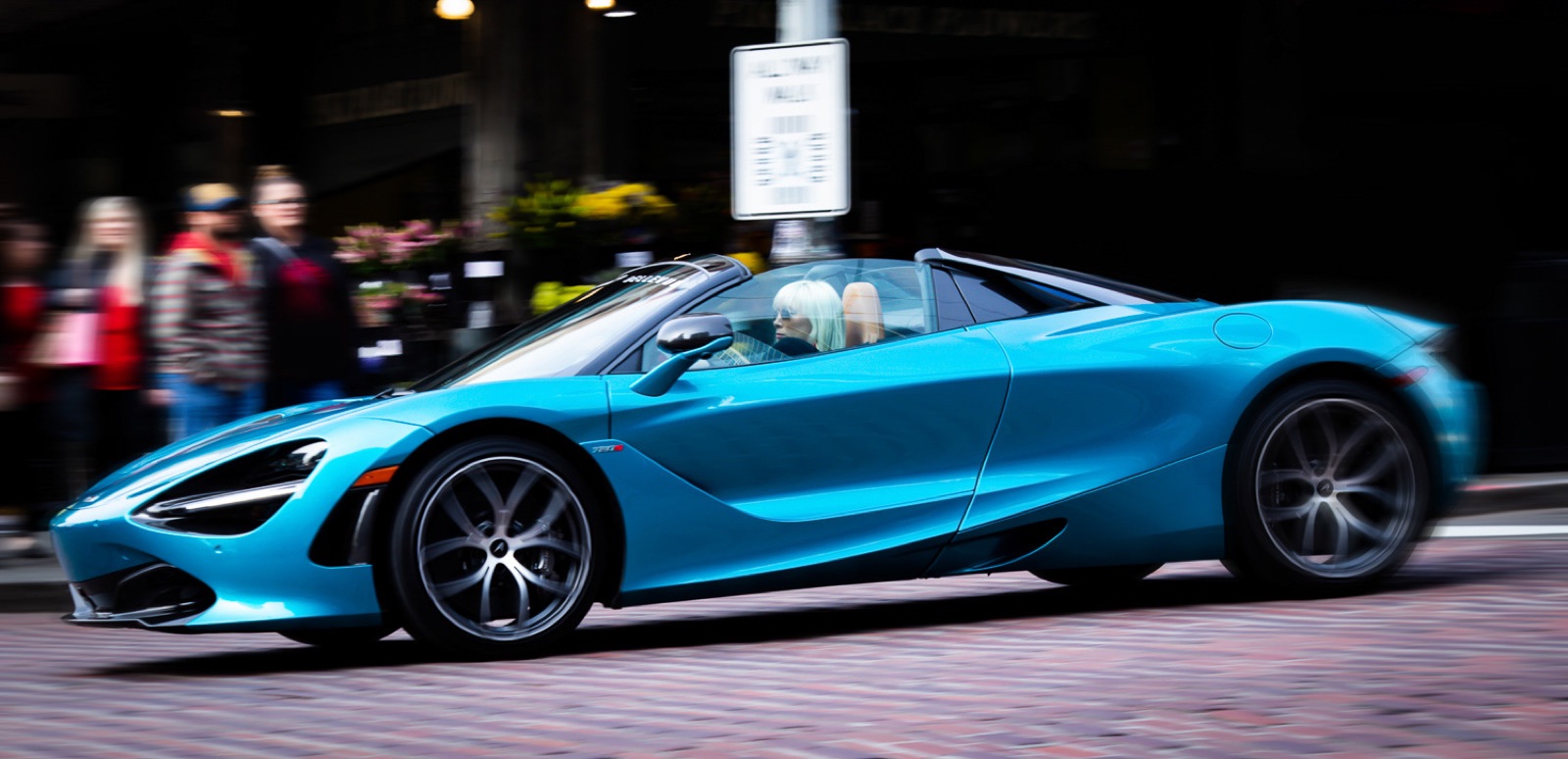 McLaren 720S Spider, dusk